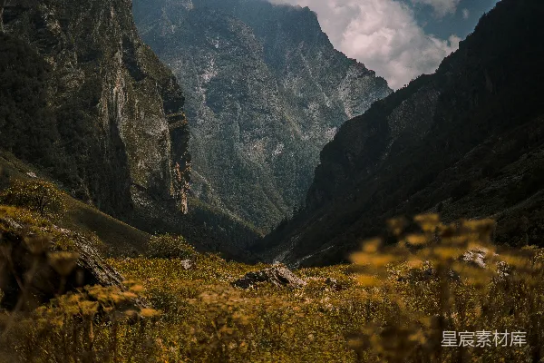 高清摄影 山间的山谷
