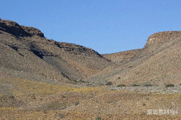高清摄影 沙漠中一座山峦的景象