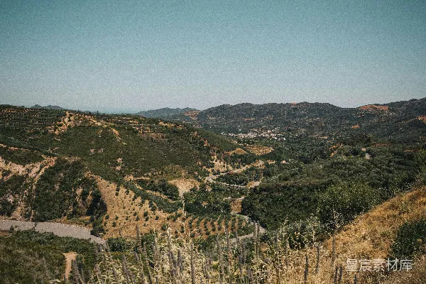 高清摄影 一座山的美景，蜿蜒的道路