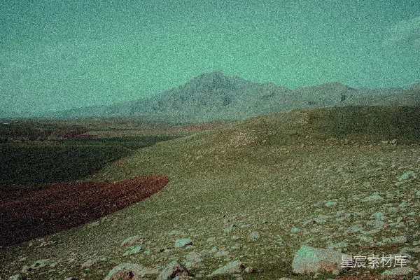 高清摄影 背景中有山的一片崎岖地带