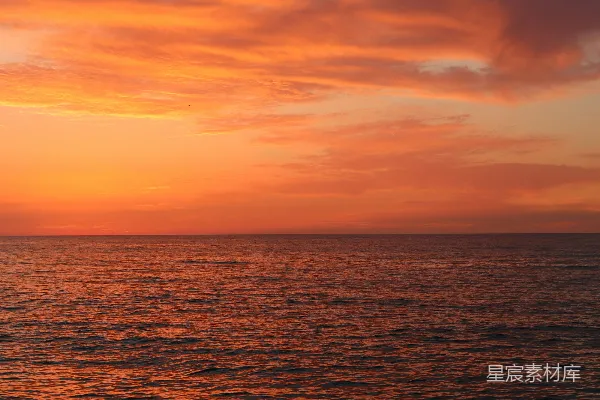 高清摄影 夕阳下的水面