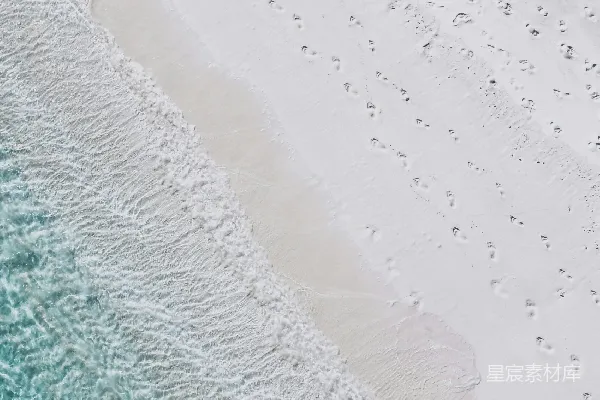 高清摄影 白沙滩海岸的 aerial 拍摄和绿水中海滩的景色