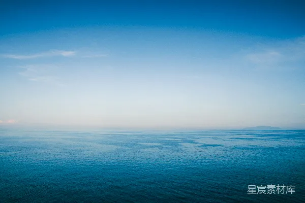 高清摄影 一大片水体背景是天空