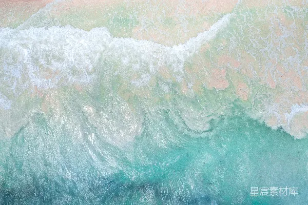 高清摄影 白天人在海浪上冲浪的人