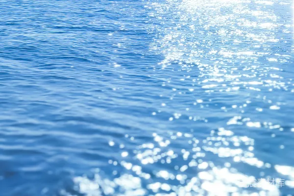 高清摄影 从船上眺望一片水域的景象