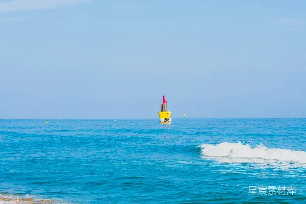 高清摄影 白天人在海浪上冲浪者