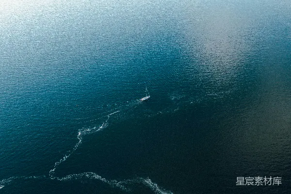 高清摄影 白天水面的 aerial 视角