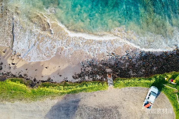 高清摄影 白色皮卡车的空中俯视图