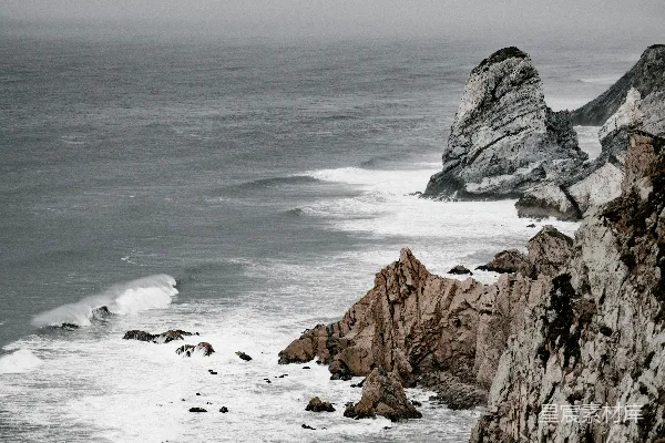 高清摄影 海浪与岩石岛在白天的景象