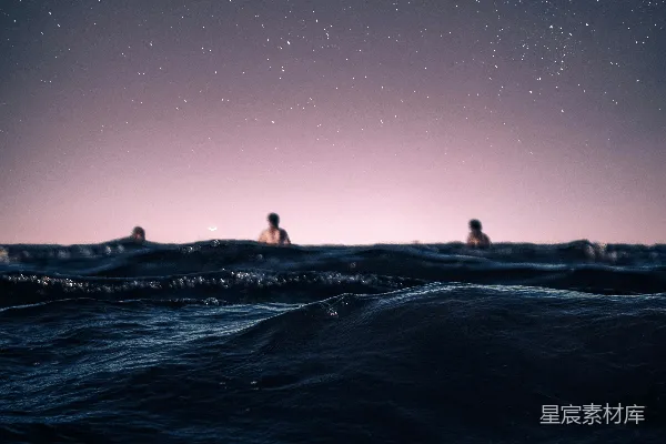 高清摄影 夜晚海滩上的人形剪影