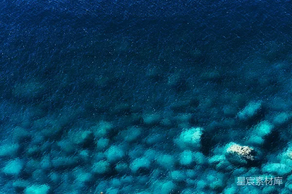 高清摄影 白天的蓝海洋水面俯视图