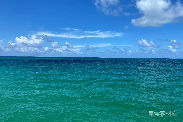 高清摄影 海边的蓝天白云