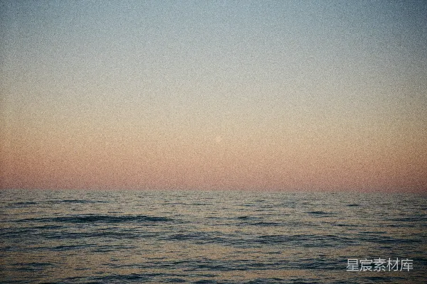 高清摄影 夕阳下的一片水域景色