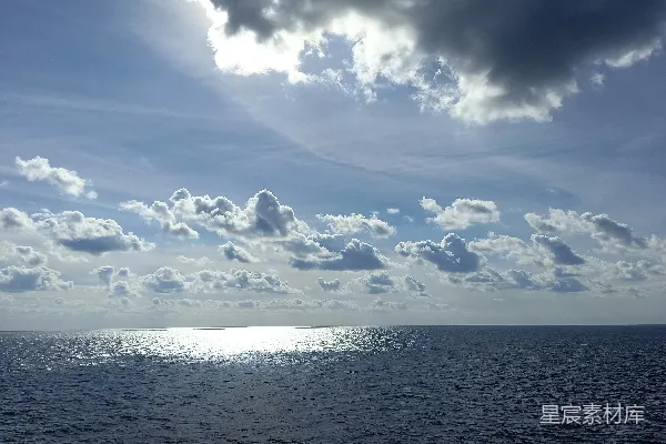 高清摄影 天空之下的水面