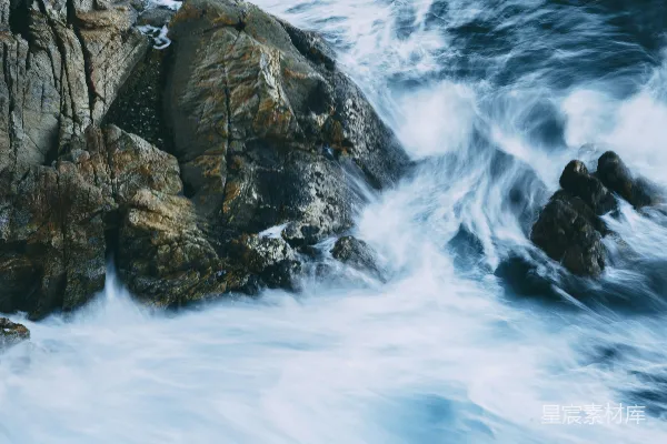 高清摄影 波涛汹涌的岩石海岸