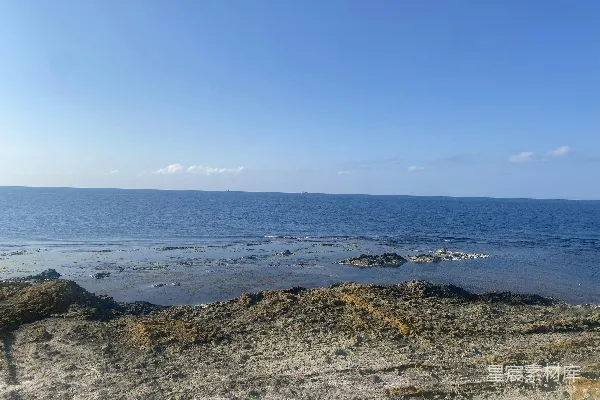 高清摄影 从岩石海岸看去的海景