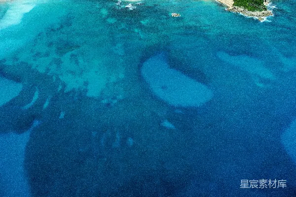 高清摄影 热带岛屿附近有沙洲的碧绿色海水