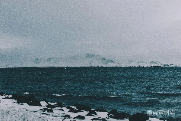 高清摄影 白天波浪起伏的海边近海场景