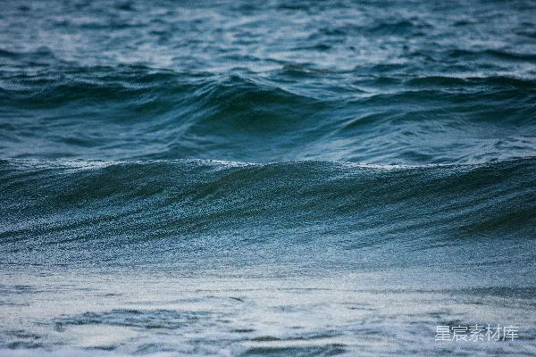 高清摄影 海浪上一个冲浪板上的骑手
