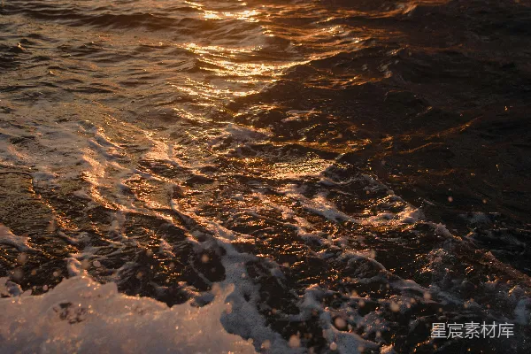 高清摄影 夕阳落下海浪之上