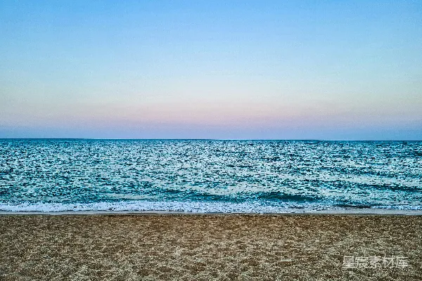 高清摄影 有波涛的海滩和蔚蓝的天空