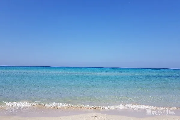 高清摄影 蓝天白云下的碧海白昼