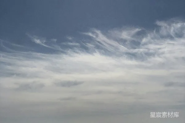 高清摄影 白天云层下的海浪