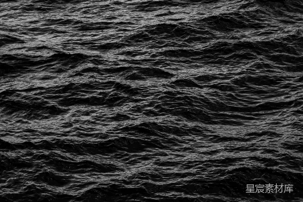 高清摄影 远处有一艘船的大片水域