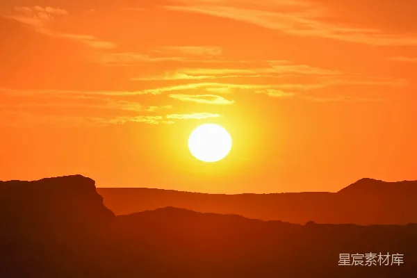 高清摄影 夕阳下的山影