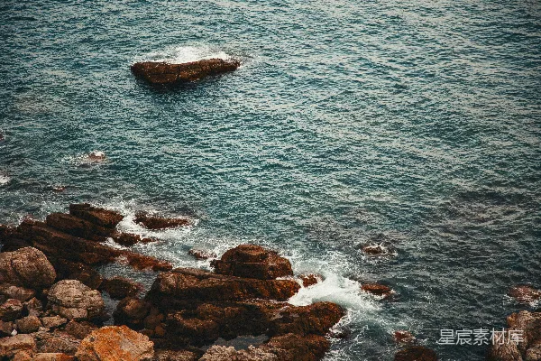 高清摄影 岸边的一片水域