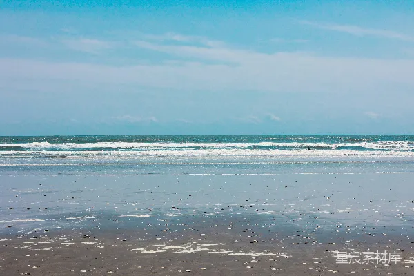 高清摄影 有波涛拍打的海滩