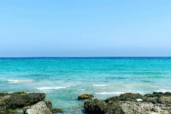 高清摄影 岩石海岸上俯瞰的大海景色