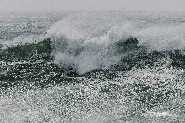 高清摄影 海滩上浪花拍打的声音