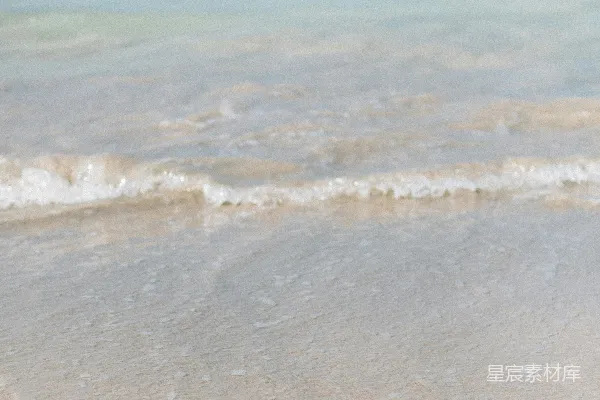 高清摄影 海浪在白天拍打岸边