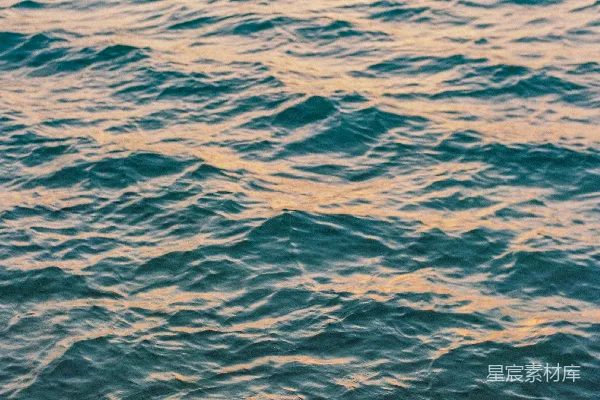 高清摄影 白天的蓝色水面