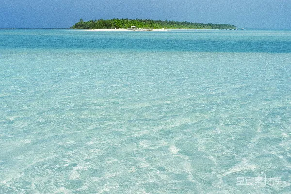 高清摄影 海中的一座绿岛