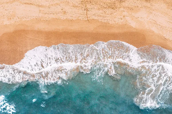 高清摄影 棕色沙滩上的海浪