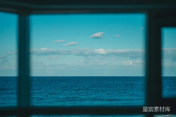 高清摄影 白天蓝海上空一片蔚蓝