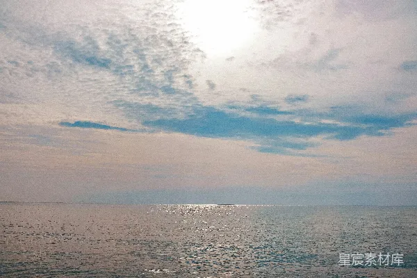 高清摄影 从船上看海的一景