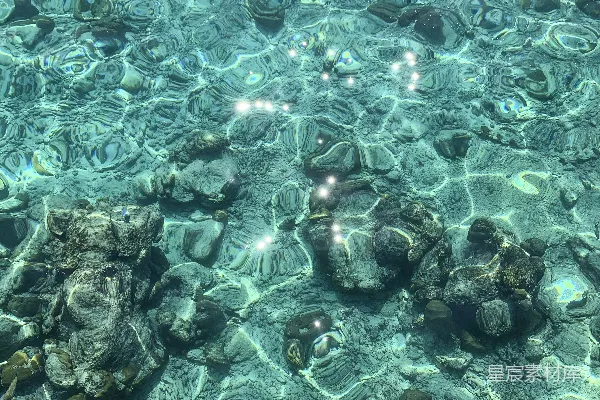 高清摄影 水中的岩石