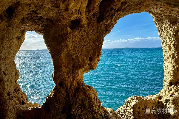 高清摄影 洞穴内部俯瞰的大海景色