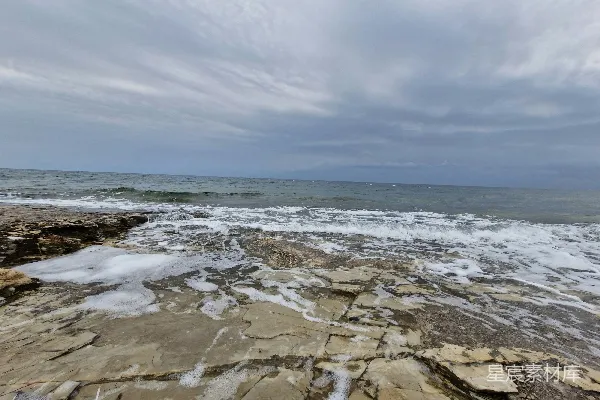 高清摄影 从岩石海岸看去的海景