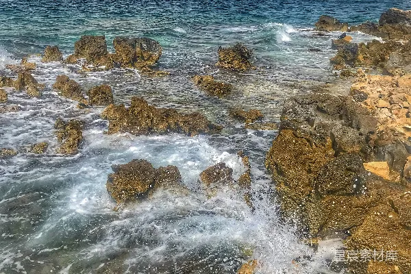 高清摄影 白天海边的褐色岩层 formations
