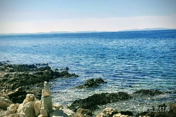 高清摄影 岩石海岸上的一片水域景象