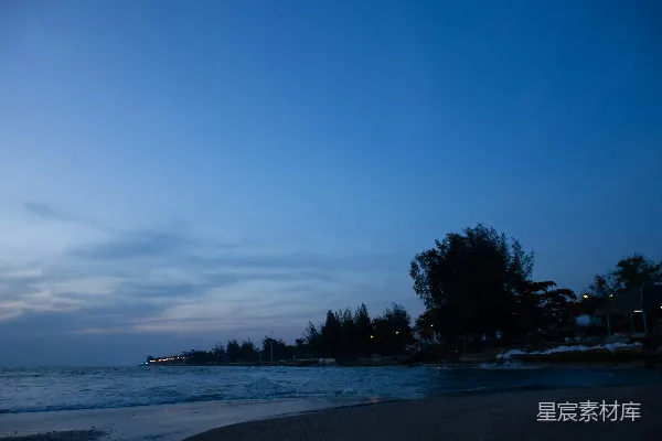 高清摄影 傍晚从海滩上看向大海的景色
