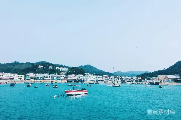 高清摄影 水上的一艘船