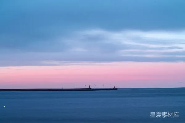高清摄影 夕阳下海面上的人影轮廓
