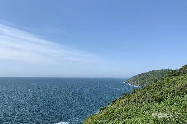 高清摄影 从草坡上看去的海景