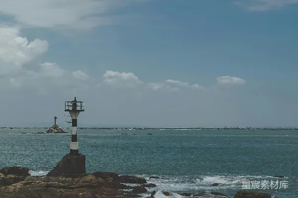 高清摄影 海岸岩石上的灯塔