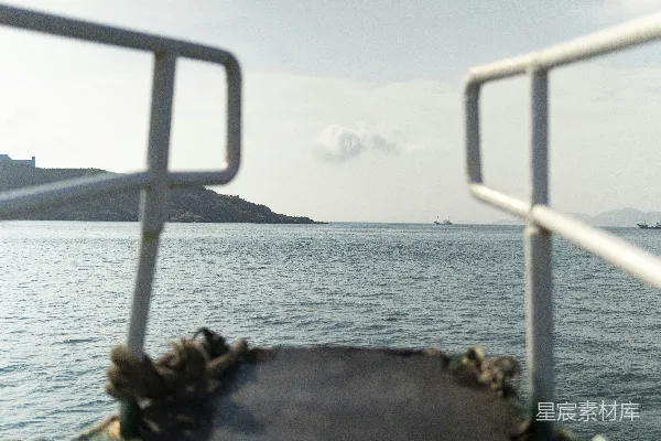 高清摄影 从船上看去的一片水域